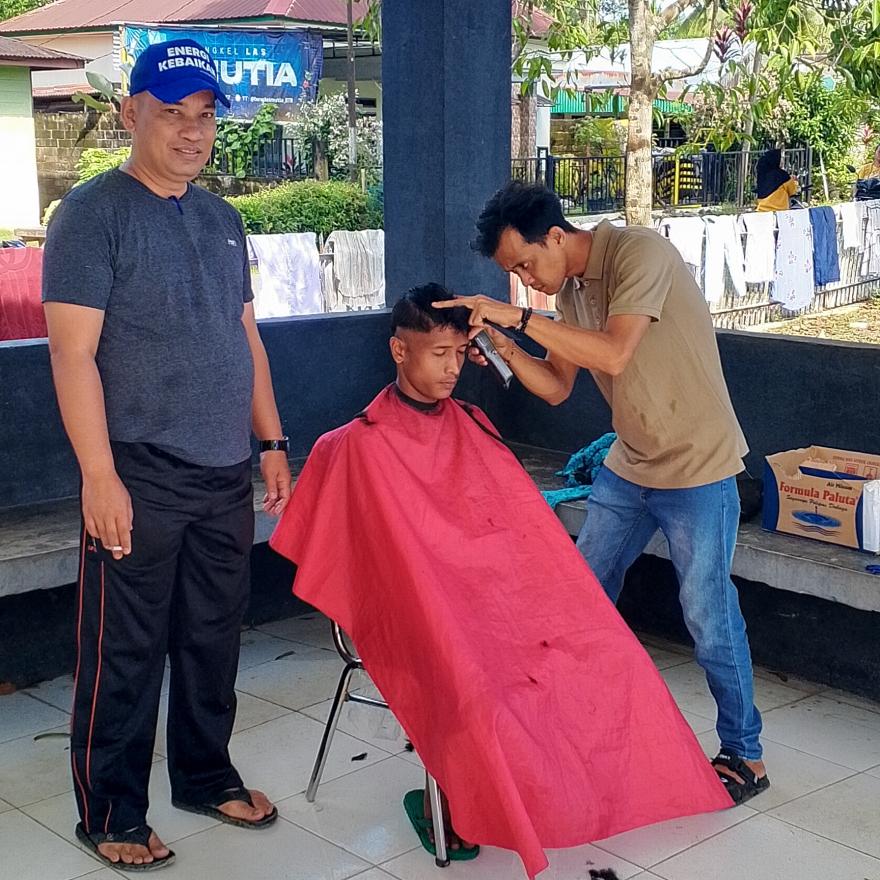 Pangkas Rambut Gratis untuk Penyintas Banjir Bandang Batangtoru.
